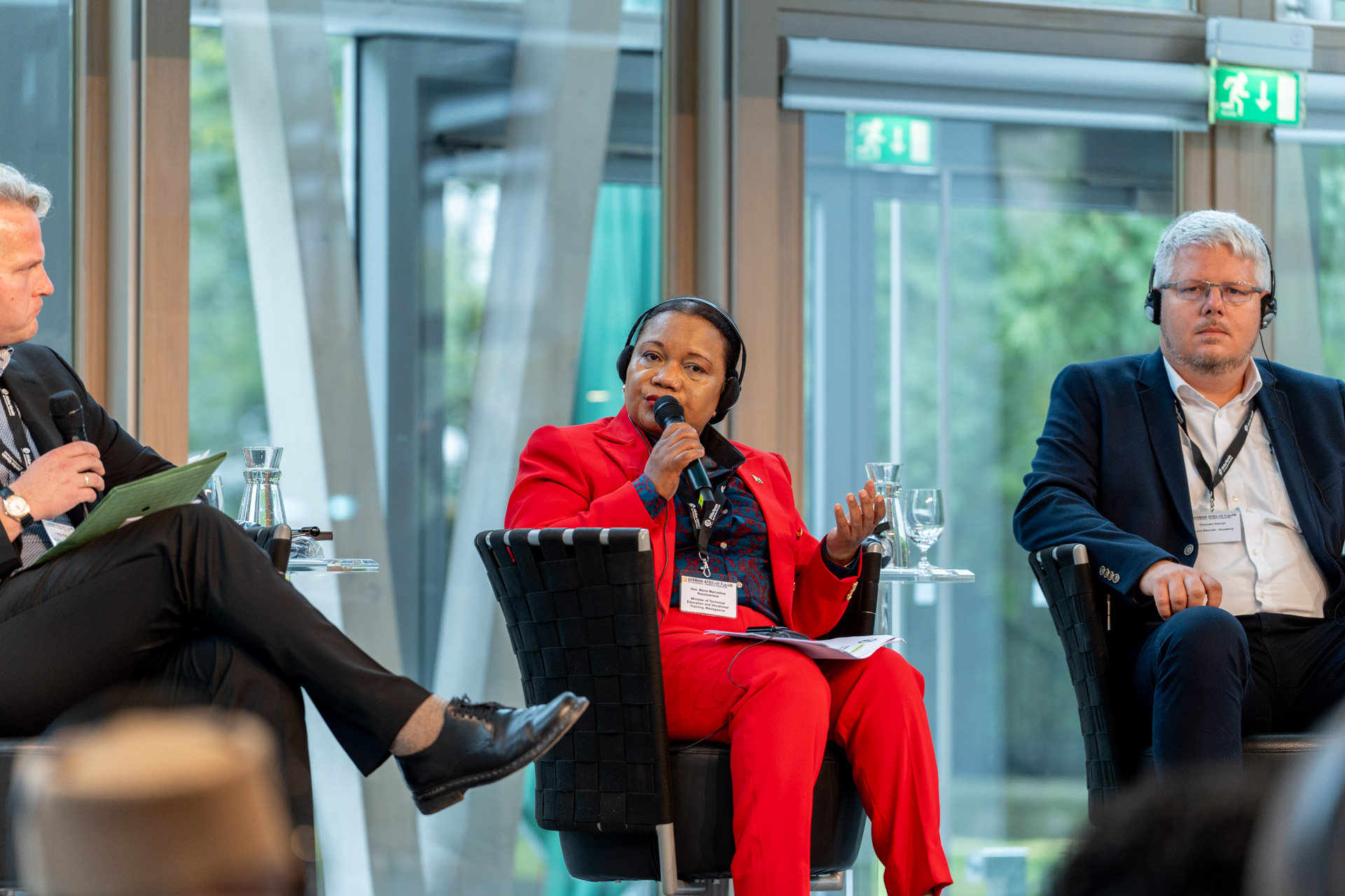 Podiumsdiskussion mit Peter Pfaffe von iMOVE, Marie Marcelline Rasoloarisoa, Bildungsministerin Madagascar und Thorsten Körner, Bosch-Rexroth