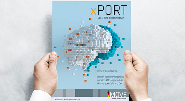 zwei Hände halten Cover des neuen xPORT-Magazins