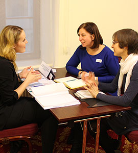 drei Frauen sprechen über Bildungskooperation