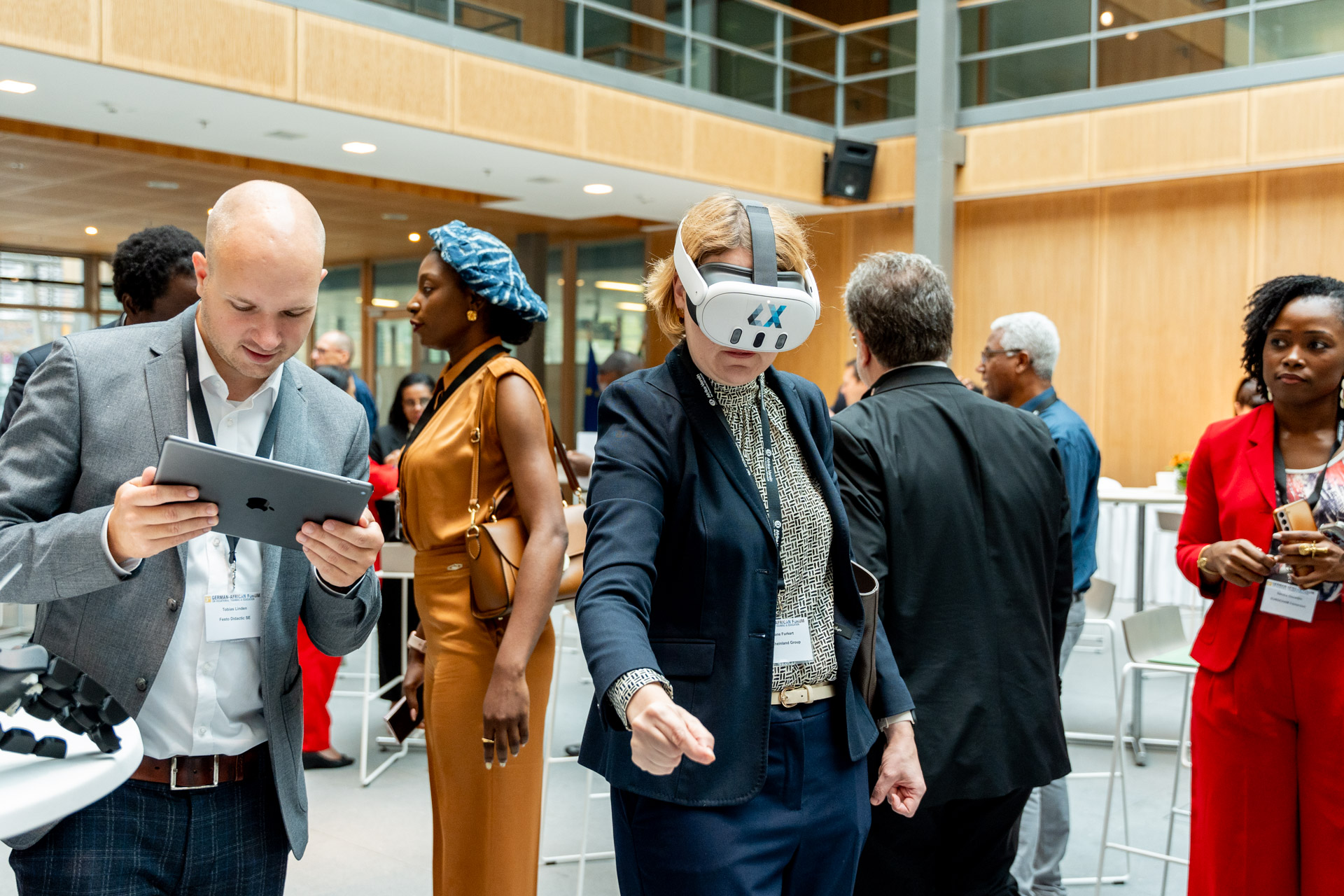 Scene from the exhibition area, here a woman with virtual reality glasses